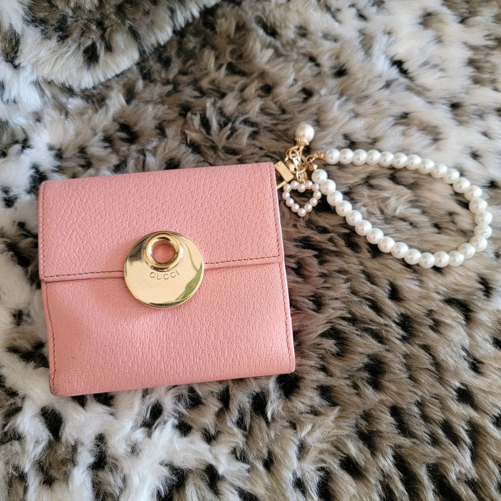 SALE🎉 Authentic Gucci Pink Leather Compact Wallet - Picture 3 of 13